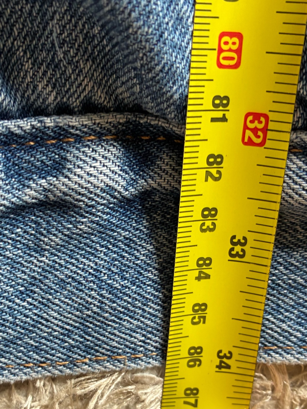 Levi's Premium Lengthened Sherpa Lined Denim Trucker Jacket - Picture 11 of 12